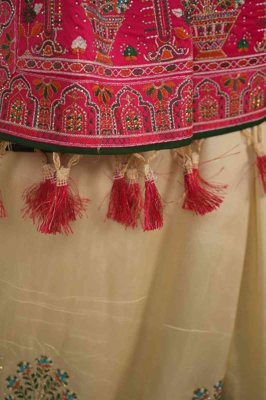 Cream saree with pink traditional border and tassels, mix of pink and cream festive wedding function saree for women